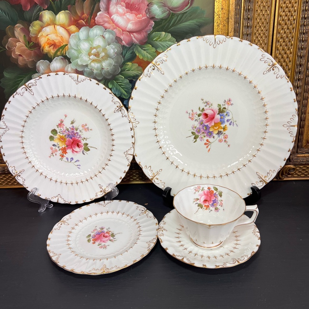 Elegant Floral Dinnerware Set with Gold Trim - Picture 3 of 10